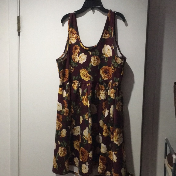 Forever 21 Floral Dress- Never Worn - Picture 1 of 2